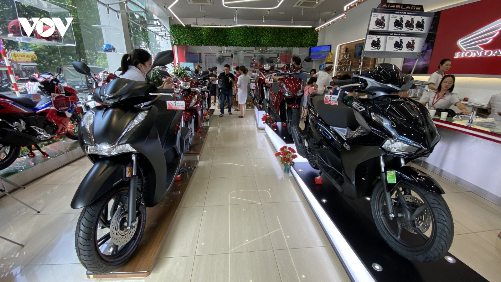 Doanh số xe máy Honda Việt Nam giảm nhẹ, mảng ô tô ngược dòng trong tháng 5/2026