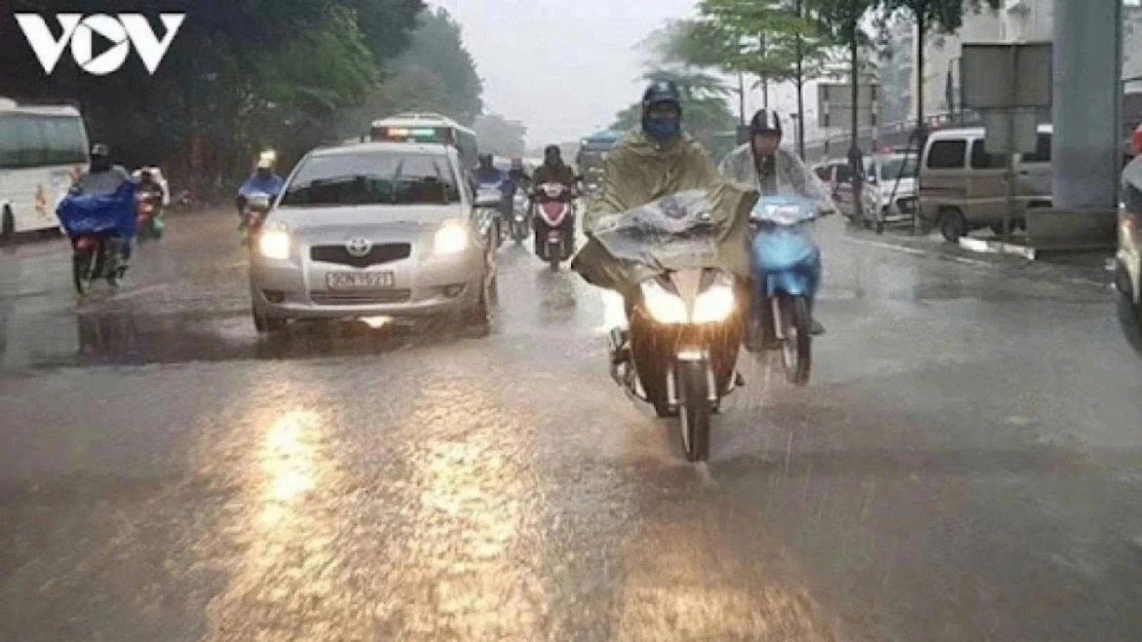 Thời tiết ngày 16/6: Hà Nội và Bắc Bộ mưa dông gia tăng, vùng núi mưa rất to